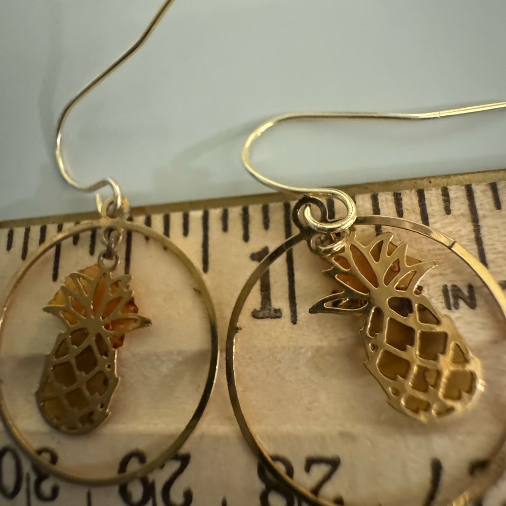 Vintage Dainty Gold Pineapple Hoop Earrings - Picture 4 of 4
